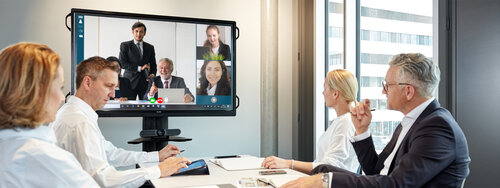 videokonferenz mit mehreren teilnehmern 
